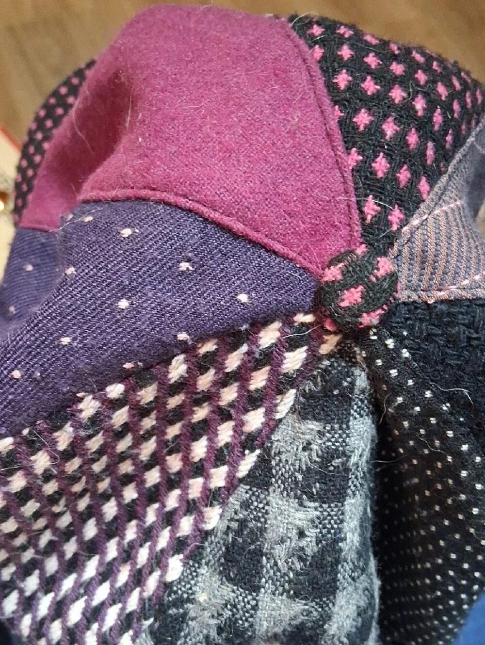 N/A detail black band